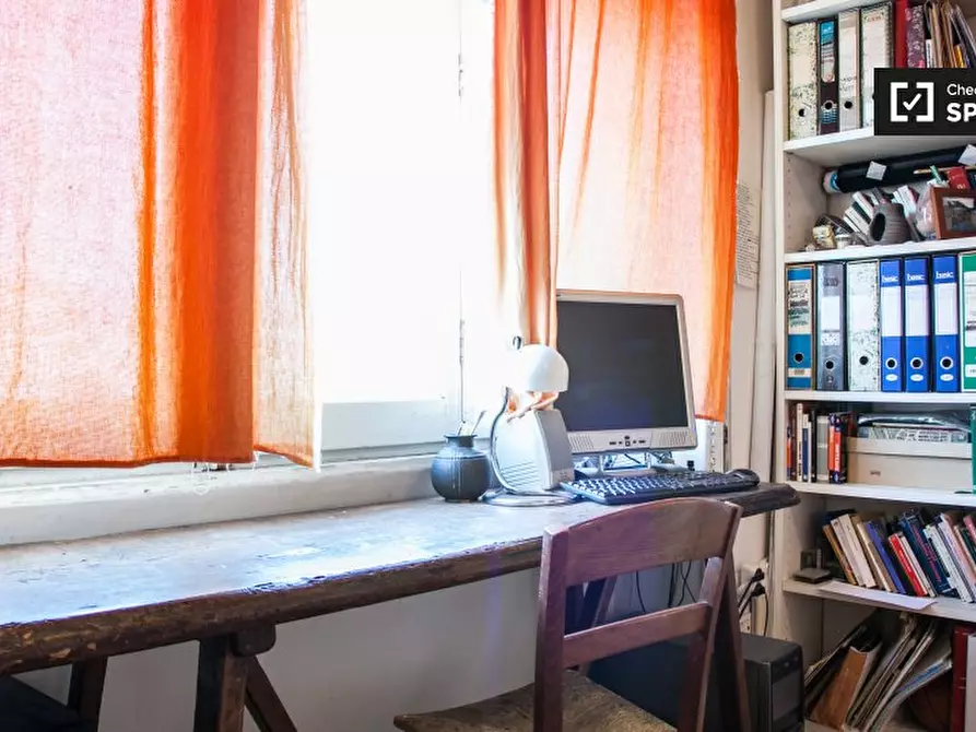 Immagine 4 di Camera condivisa in affitto  in Piazza di Villa Fiorelli a Roma