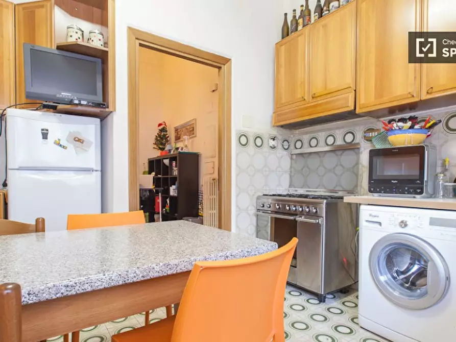 Immagine 14 di Camera condivisa in affitto  in Via Montefalco a Roma