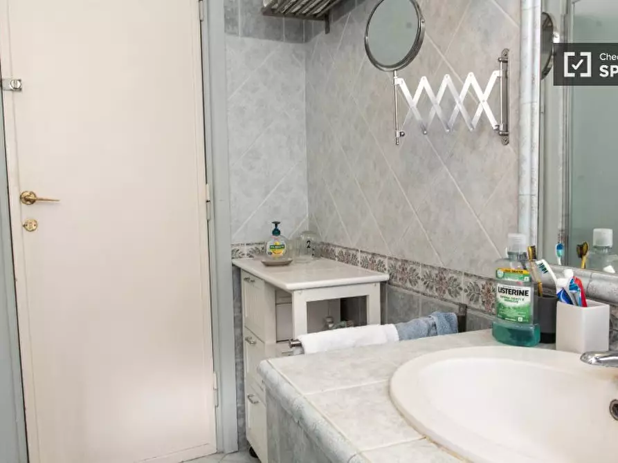 Immagine 7 di Camera condivisa in affitto  in Piazza Vescovio a Roma