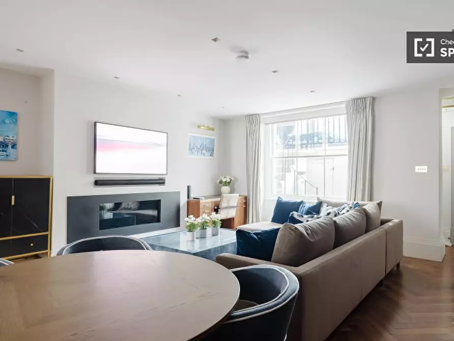 Immagine 1 di Appartamento in affitto  in Palace Gardens Terrace a Kensington