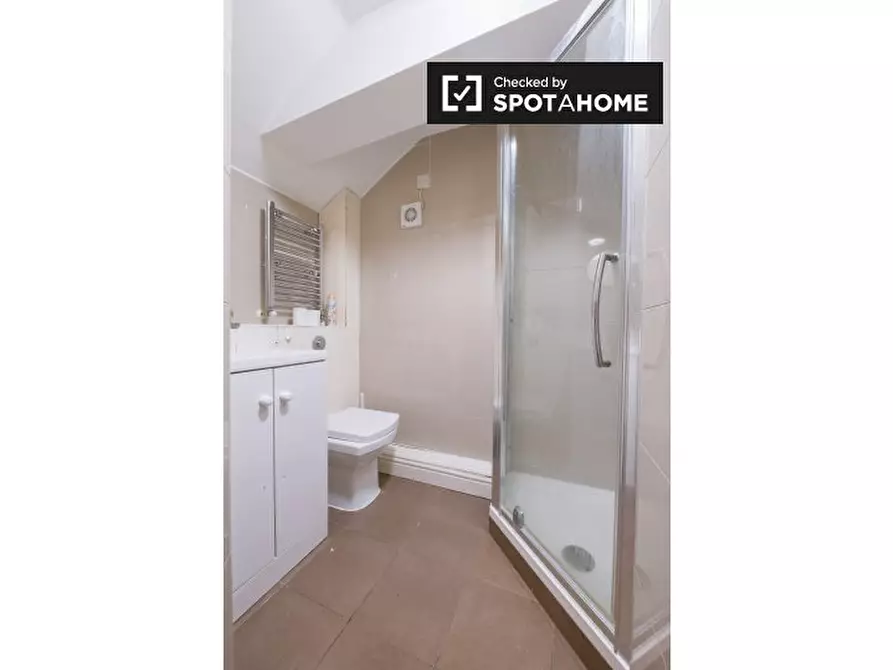 Immagine 7 di Camera condivisa in affitto  in a Court St a Poplar