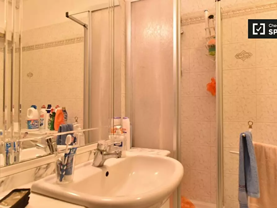 Immagine 9 di Camera condivisa in affitto  in Via Masurio Sabino, 00175 Roma RM, Italy a Roma