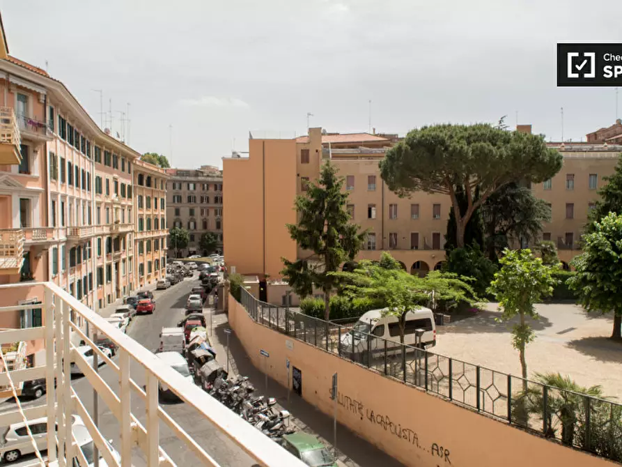 Immagine 1 di Camera condivisa in affitto  in Via dei Cavalleggeri a Roma