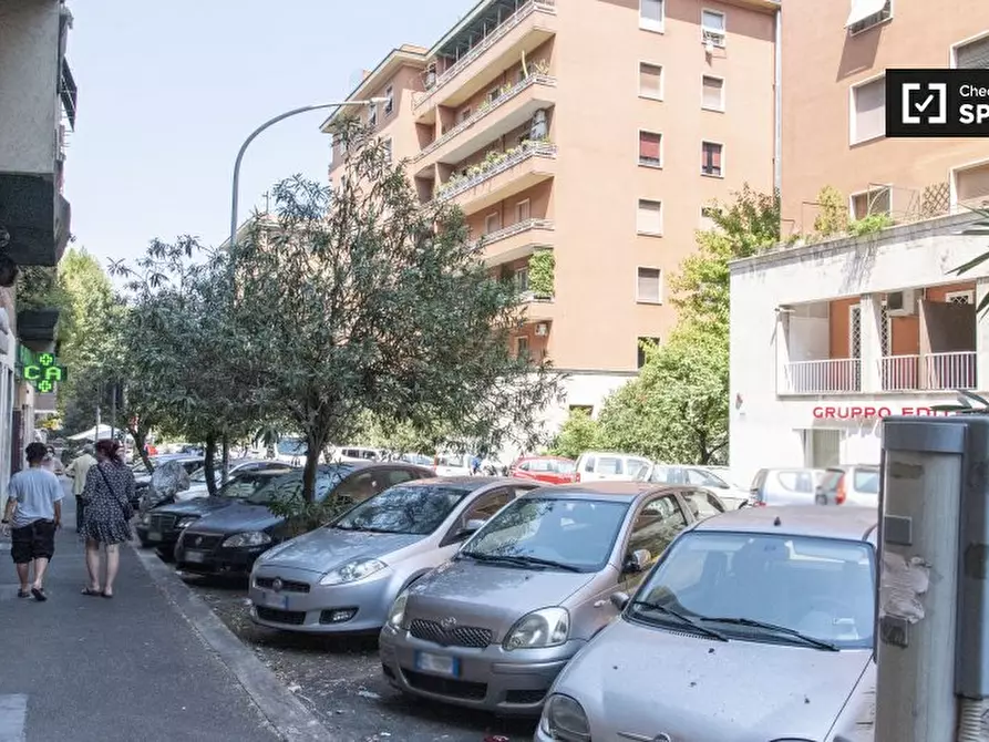 Immagine 18 di Camera condivisa in affitto  in Via dei Campi Flegrei a Roma