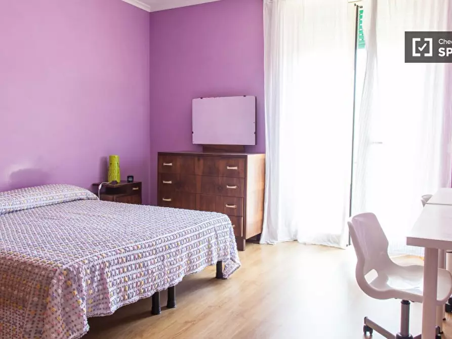 Immagine 2 di Camera condivisa in affitto  in Via dei Platani a Roma