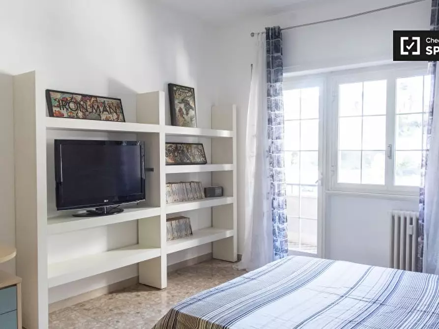 Immagine 1 di Camera condivisa in affitto  in Via Anastasio II a Roma