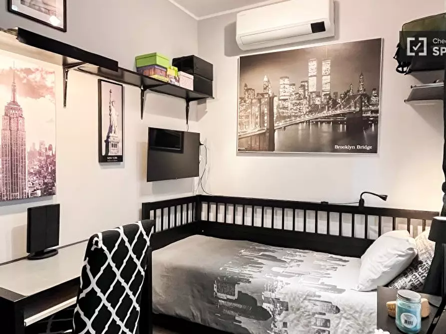 Immagine 2 di Camera condivisa in affitto  in Via IV Novembre a Corsico