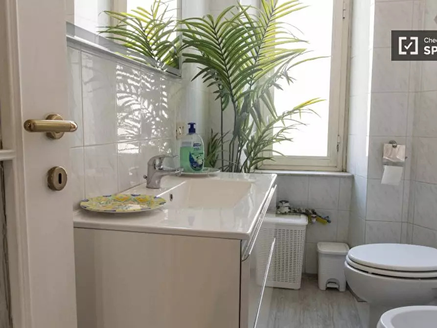 Immagine 13 di Camera condivisa in affitto  in via Carlo Emanuele a Roma