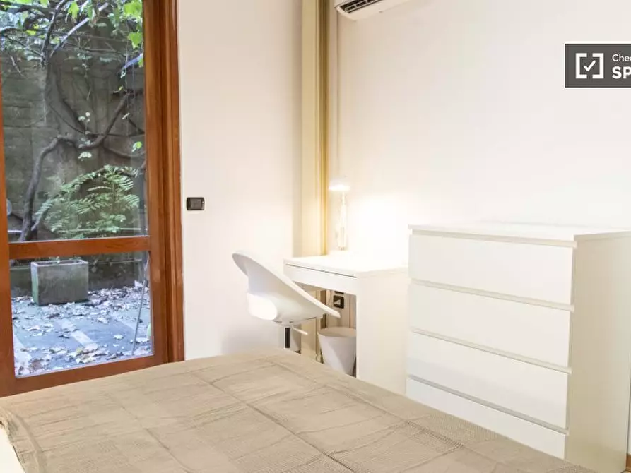 Immagine 3 di Camera condivisa in affitto  in Via di Villa Severini a Roma