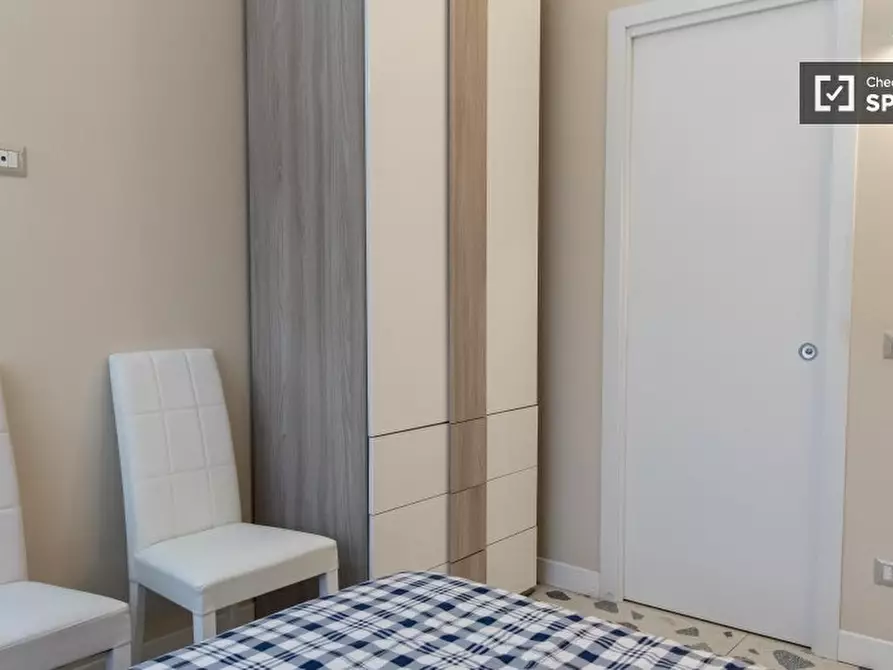 Immagine 4 di Camera condivisa in affitto  in Via Francesco Caracciolo a Roma