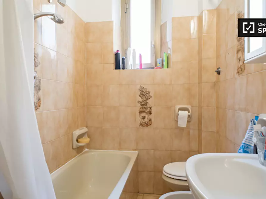 Immagine 19 di Camera condivisa in affitto  in Via Giovanni Giolitti a Roma