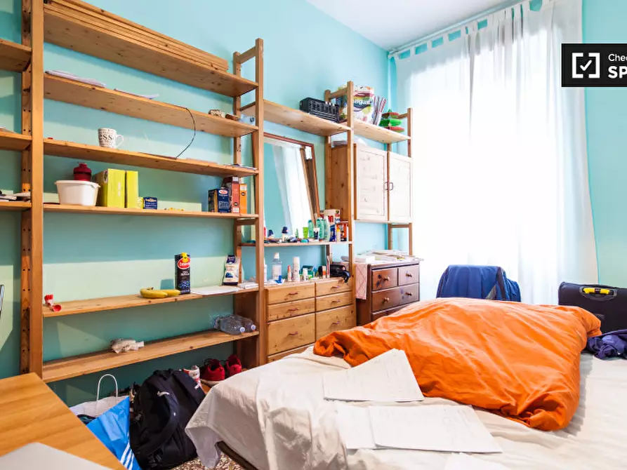 Immagine 3 di Camera condivisa in affitto  in Via Amiterno a Roma