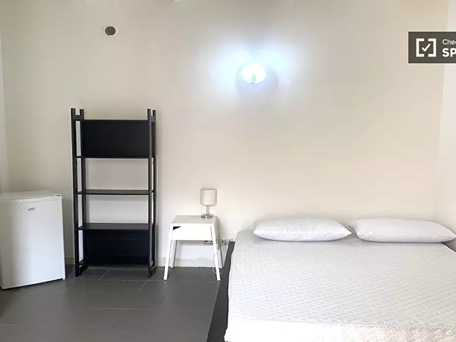 Immagine 1 di Camera condivisa in affitto  in Via di Carcaricola a Roma