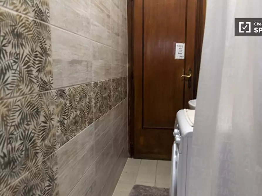 Immagine 12 di Camera condivisa in affitto  in Via Mattia Battistini a Roma