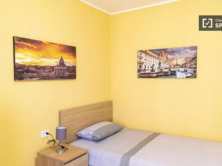 Immagine 5 di Camera condivisa in affitto  in Via dei Frassini a Roma