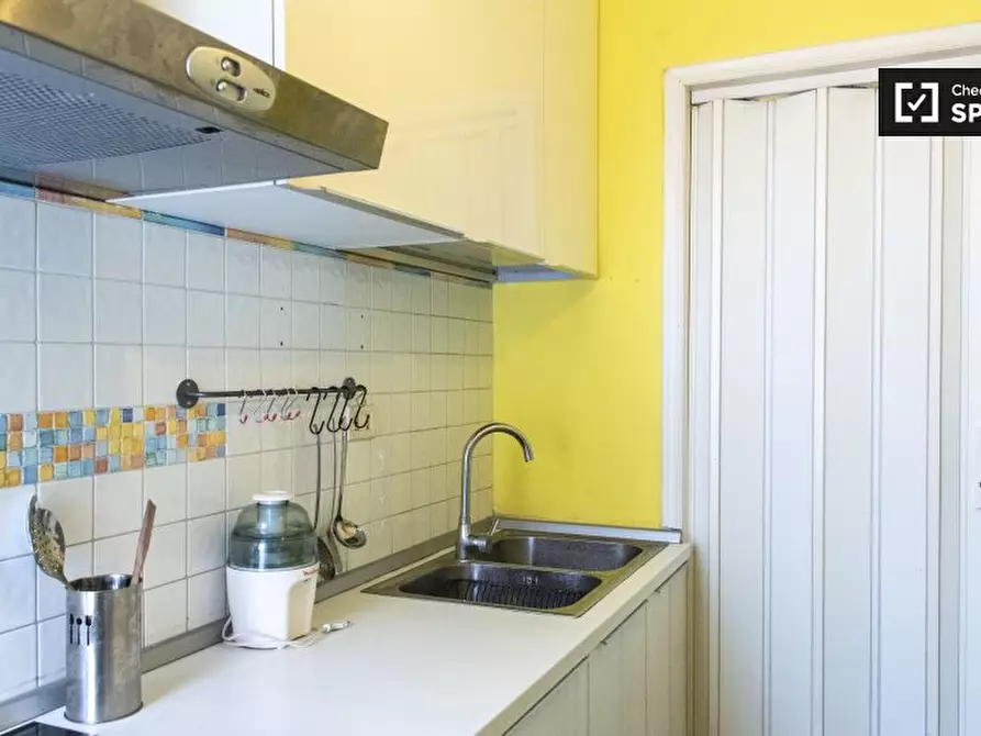 Immagine 12 di Appartamento in affitto  in Via Francesco Caracciolo a Roma