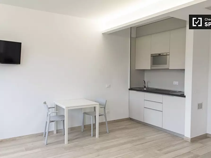 Immagine 8 di Appartamento in affitto  in Via di Acqua Bullicante a Roma