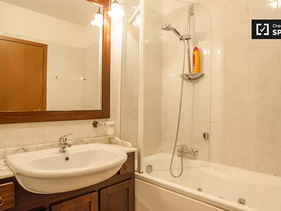 Immagine 19 di Camera condivisa in affitto  in Via del Podere Fiume a Roma