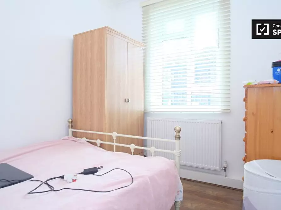 Immagine 1 di Camera condivisa in affitto  in Robert Owen House a Hammersmith