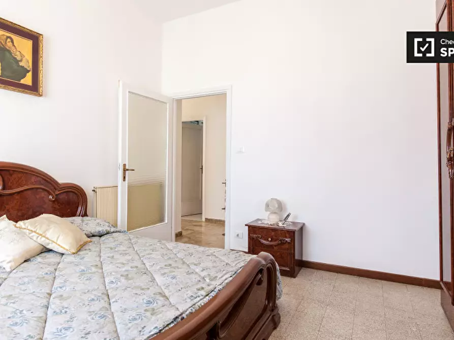 Immagine 16 di Camera condivisa in affitto  in Via Nemorense a Roma