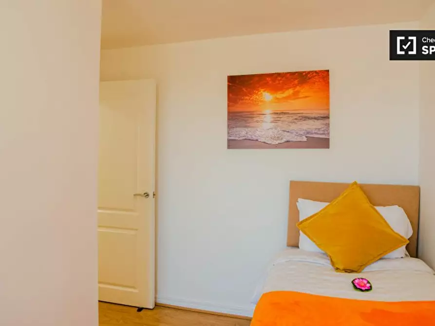 Immagine 5 di Camera condivisa in affitto  in Unit a Poplar