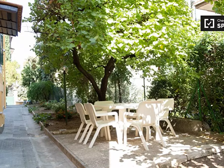 Immagine 11 di Camera condivisa in affitto  in Via dei Giovi a Roma