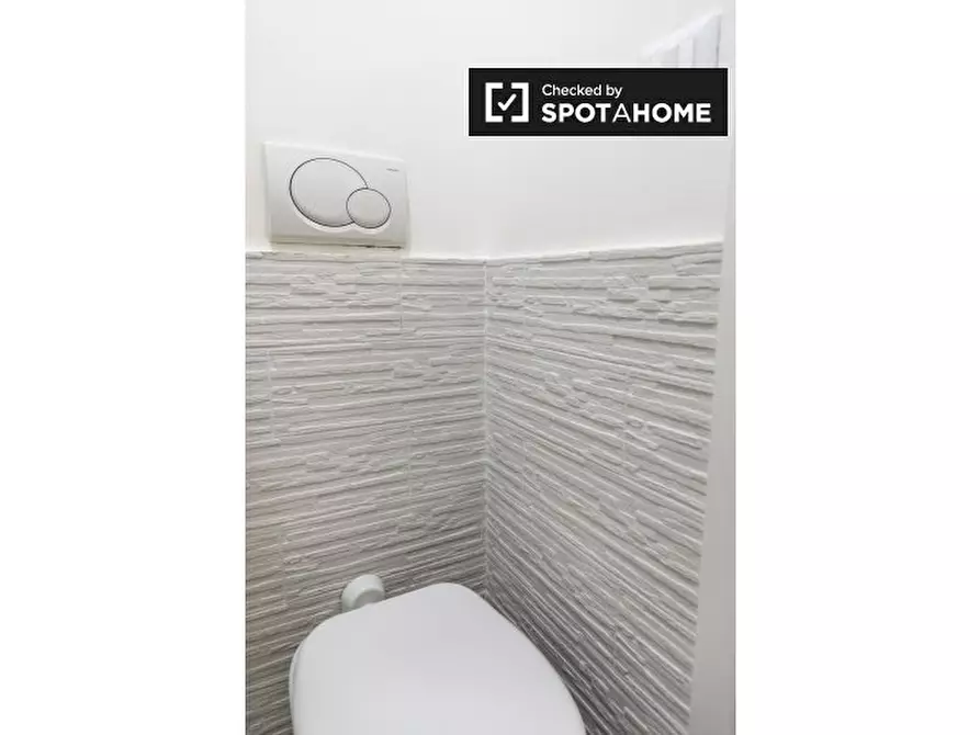 Immagine 18 di Camera condivisa in affitto  in Via Francesco Grimaldi a Roma