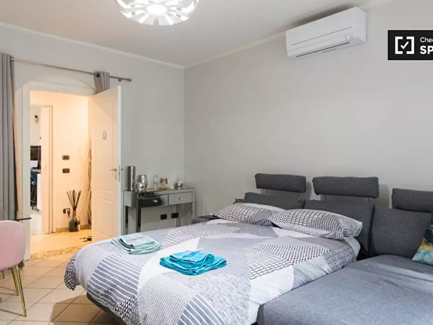 Immagine 2 di Camera condivisa in affitto  in Via Salemi a Milano