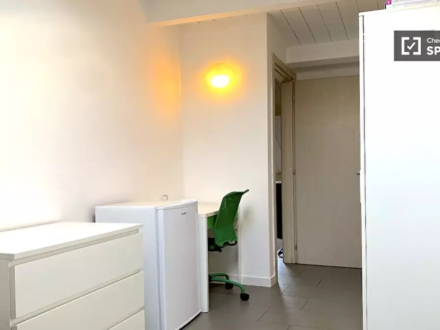 Immagine 5 di Camera condivisa in affitto  in Via di Carcaricola a Roma