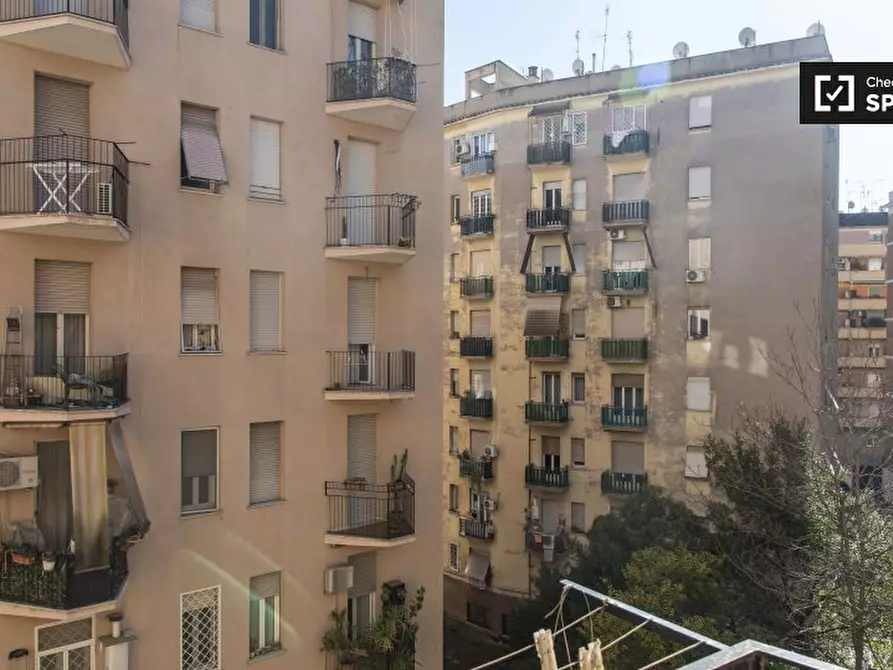 Immagine 5 di Camera condivisa in affitto  in Via Francesco Grimaldi a Roma