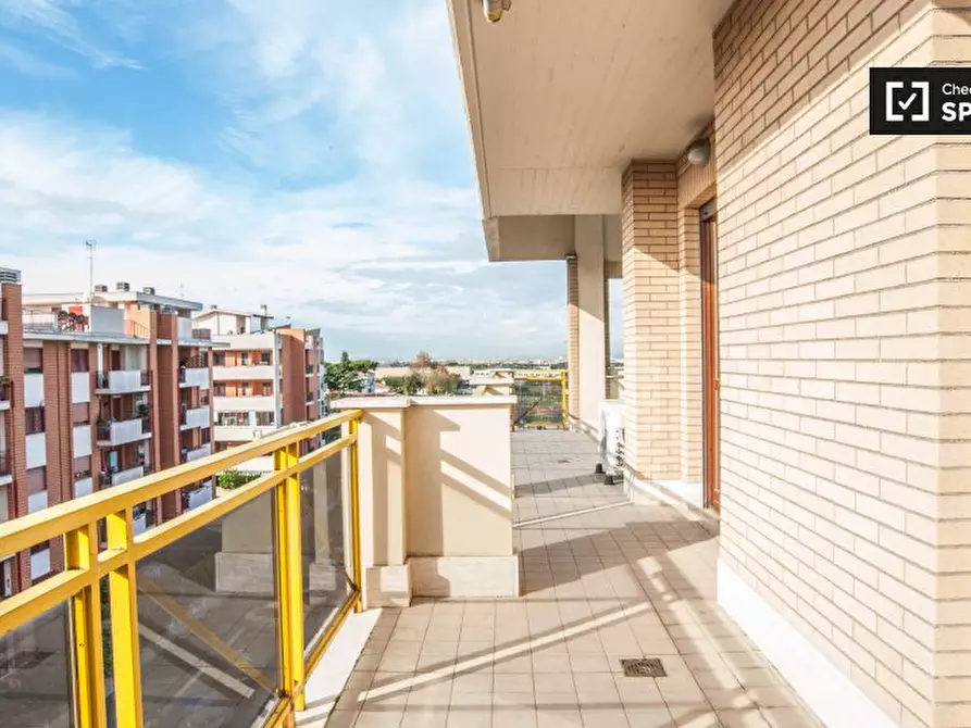 Immagine 13 di Camera condivisa in affitto  in Via Achille Capizzano a Roma