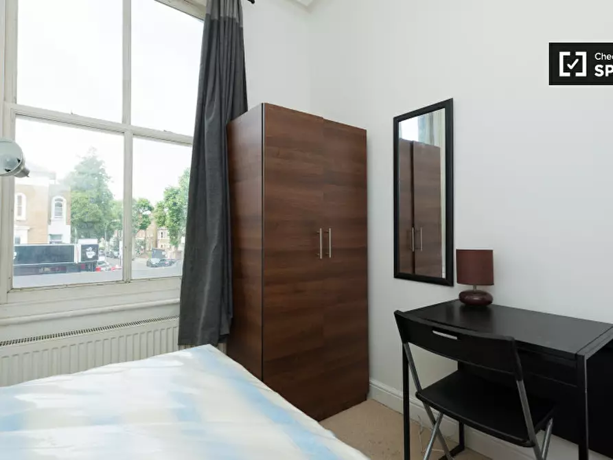 Immagine 2 di Camera condivisa in affitto  in Uxbridge Road a Hammersmith