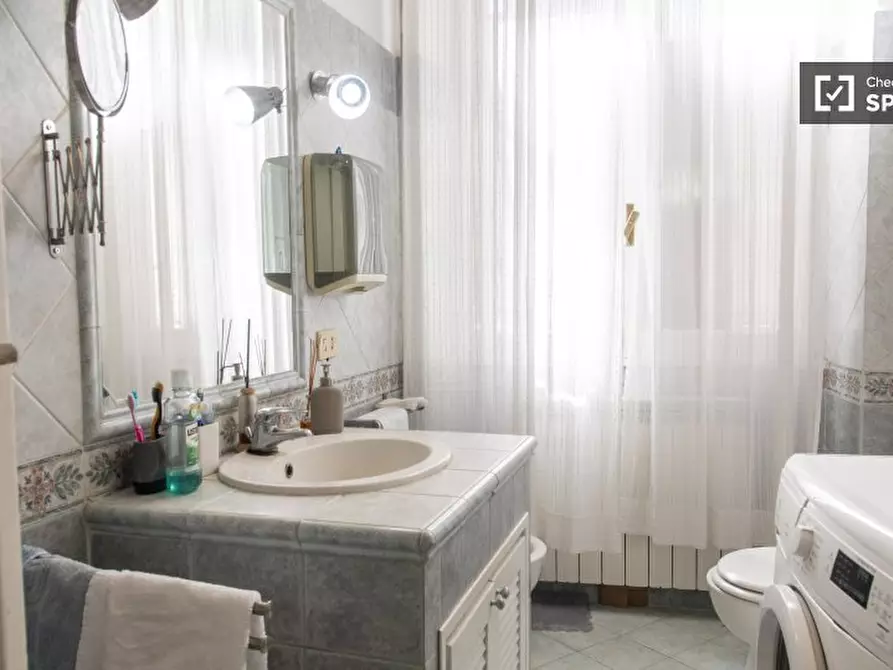 Immagine 6 di Camera condivisa in affitto  in Piazza Vescovio a Roma