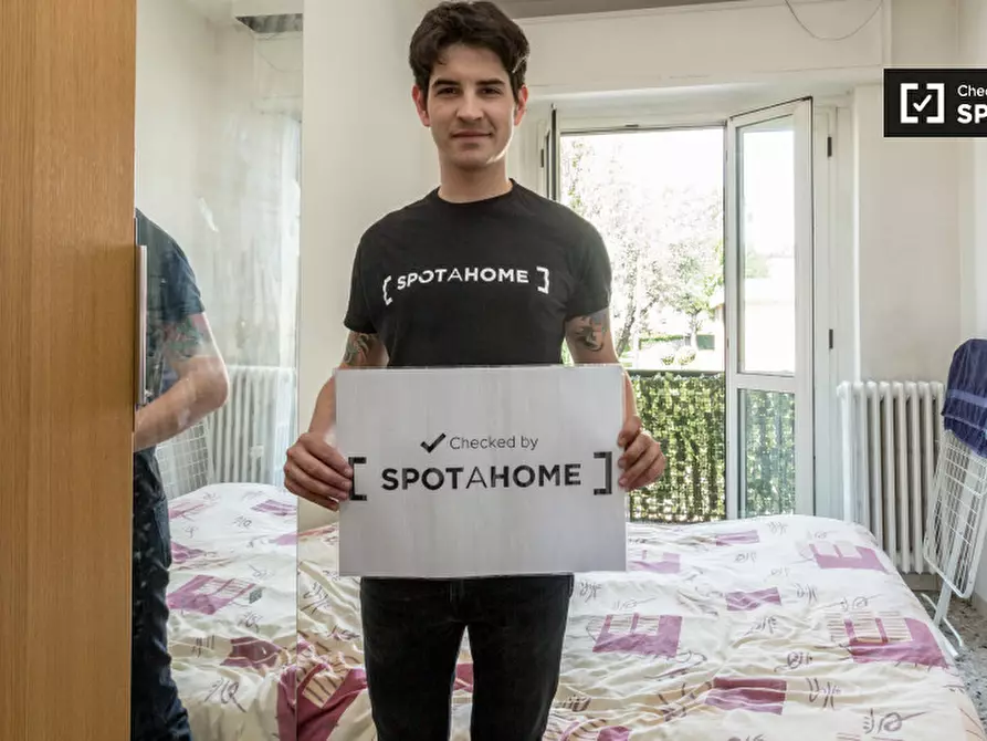 Immagine 10 di Camera condivisa in affitto  in Via Achille Feraboli a Milano