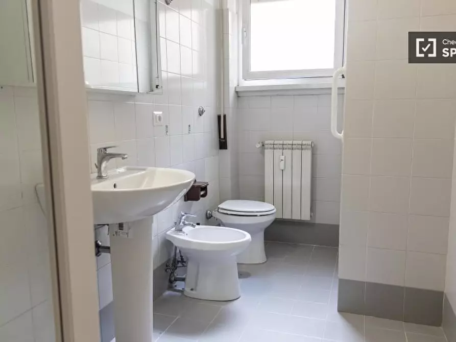 Immagine 15 di Camera condivisa in affitto  in Lungotevere di Pietra Papa a Roma