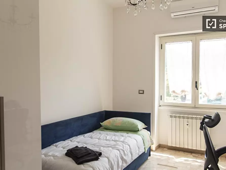 Immagine 5 di Camera condivisa in affitto  in Piazza Alfonso Neuschuler a Roma