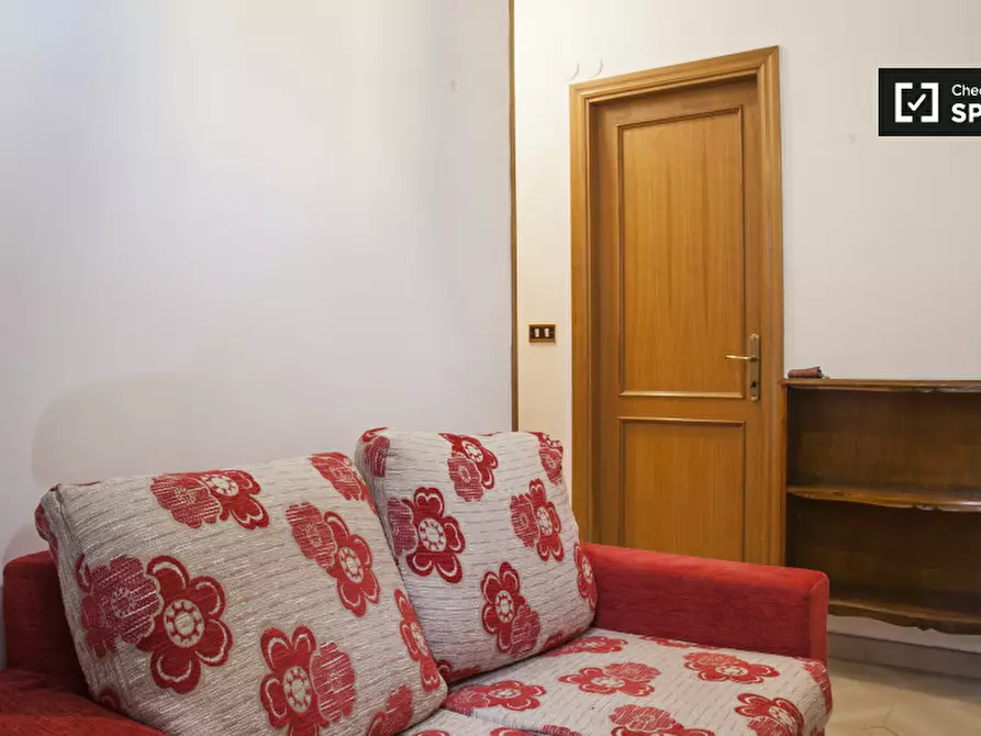 Immagine 12 di Camera condivisa in affitto  in Via Sestio Menas a Roma