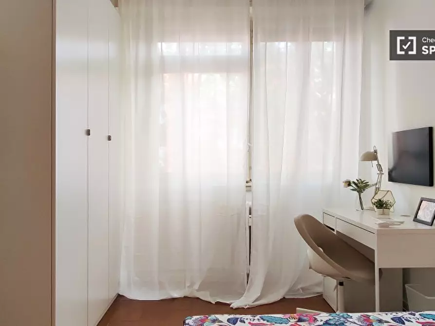 Immagine 3 di Camera condivisa in affitto  in via Barzoni a Milano