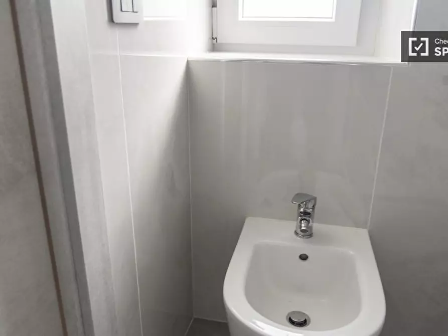 Immagine 12 di Camera condivisa in affitto  in Via del Casale Sansoni a Roma