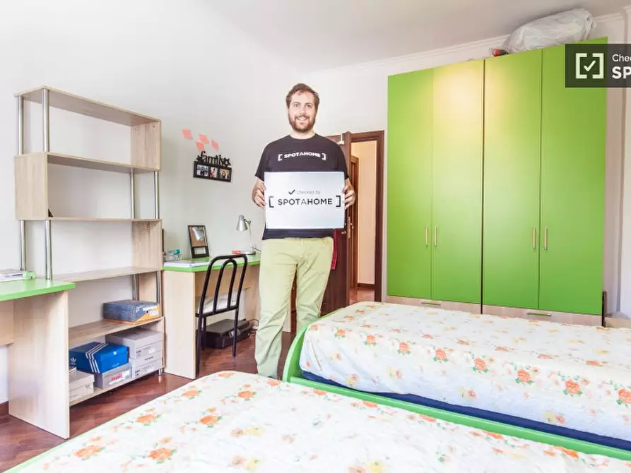 Immagine 3 di Camera condivisa in affitto  in Piazza Augusto Albini a Roma