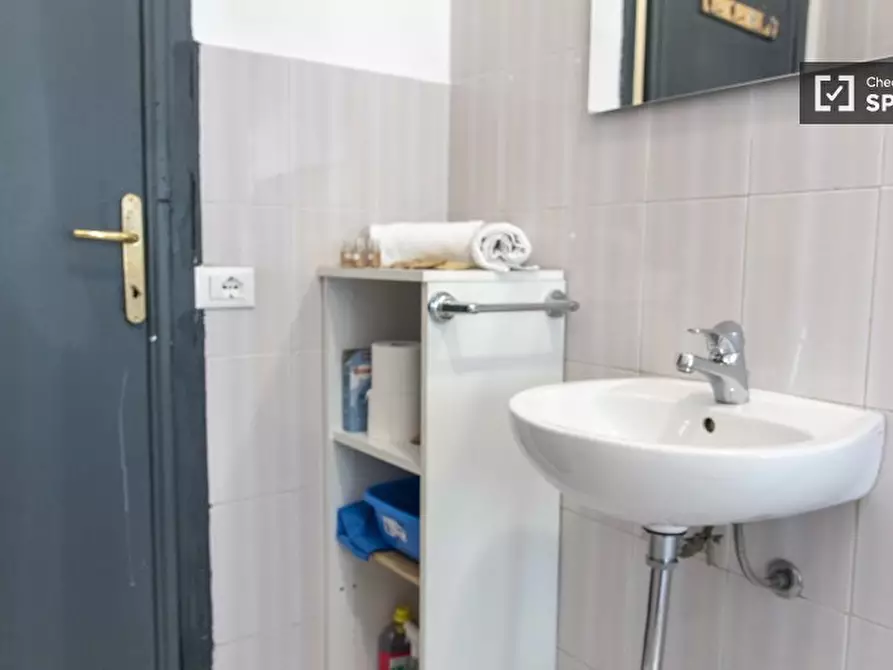 Immagine 8 di Camera condivisa in affitto  in Via Filippo Scolari a Roma