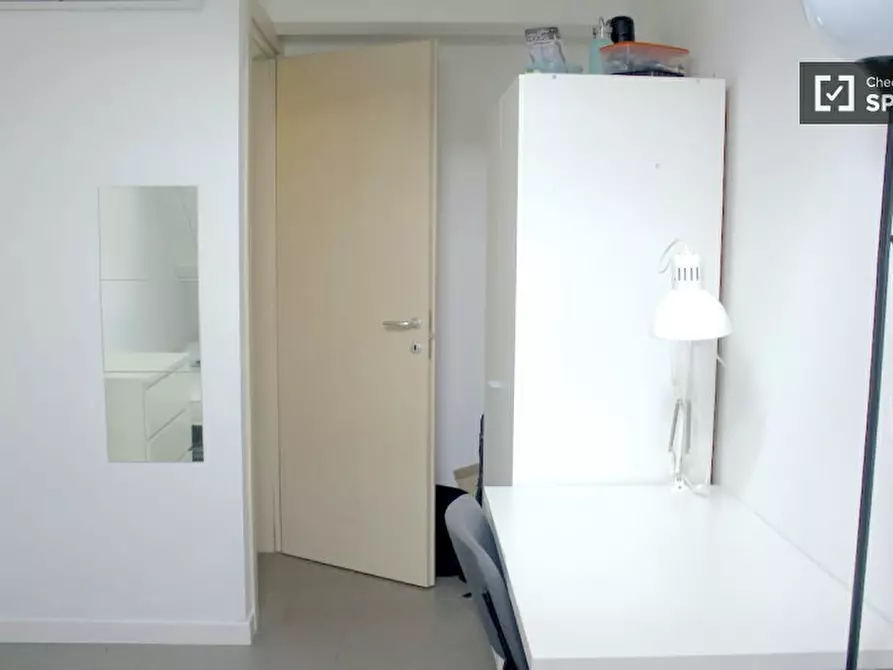 Immagine 2 di Camera condivisa in affitto  in Via di Carcaricola a Roma