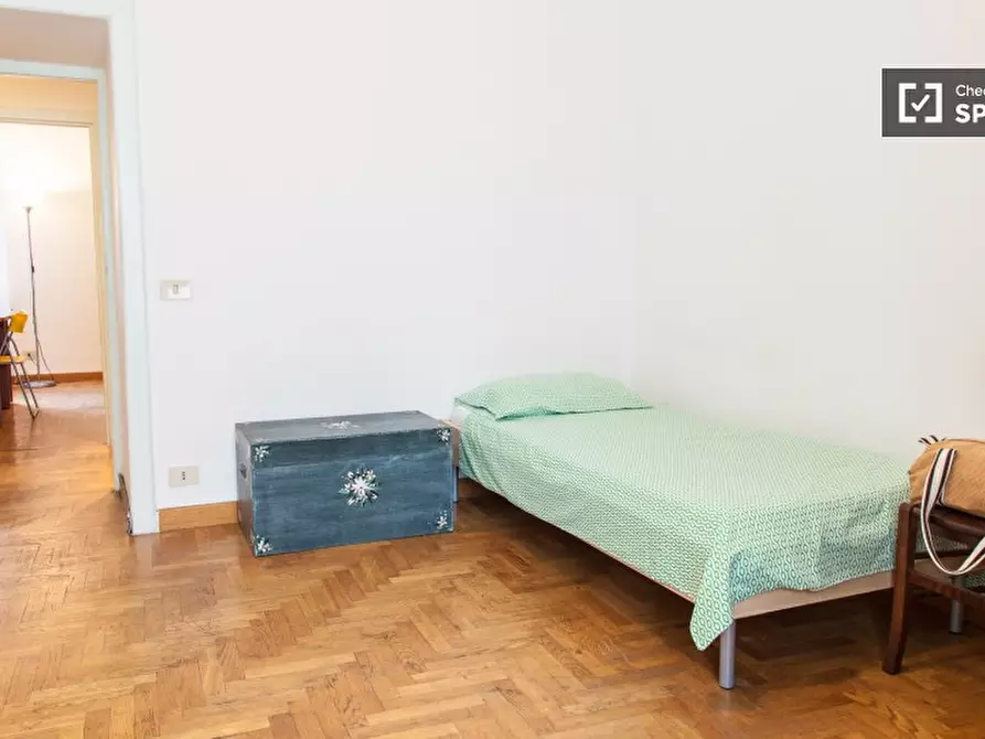 Immagine 7 di Camera condivisa in affitto  in via La Spezia a Roma