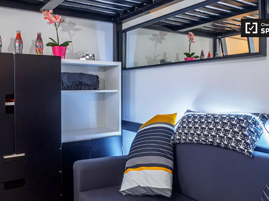 Immagine 11 di Ufficio in affitto  in Via Pietro Crespi a Milano