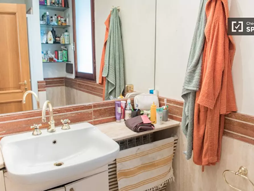 Immagine 9 di Camera condivisa in affitto  in Via Guattani a Roma