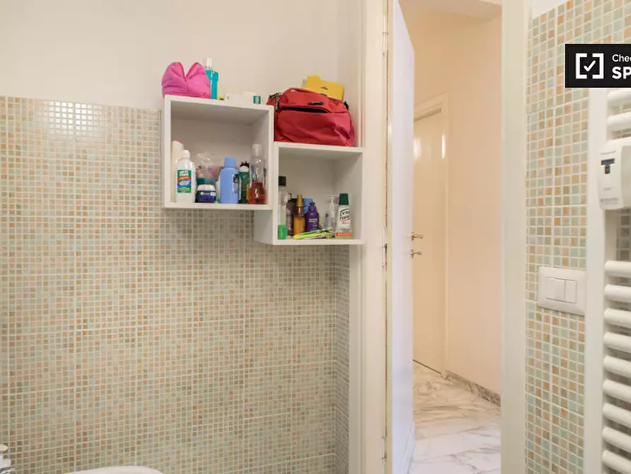 Immagine 15 di Camera condivisa in affitto  in Largo dei Colli Albani a Roma