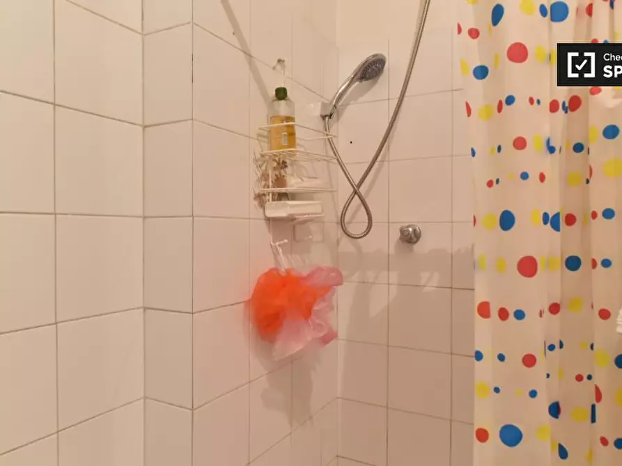 Immagine 12 di Camera condivisa in affitto  in Viale dei Caduti Nella Guerra di Liberazione a Roma