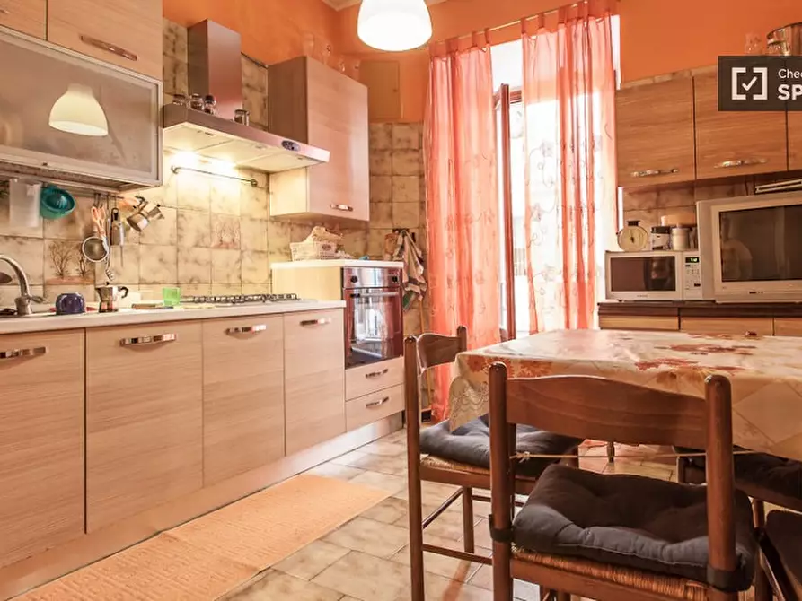 Immagine 5 di Camera condivisa in affitto  in Via Mecenate a Roma