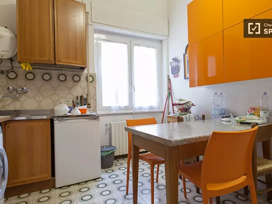 Immagine 13 di Camera condivisa in affitto  in Via Montefalco a Roma