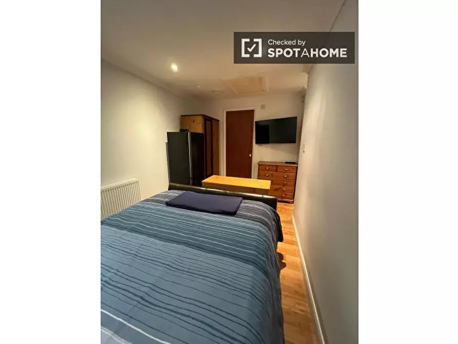 Immagine 2 di Camera condivisa in affitto  in Primrose Ln a Croydon